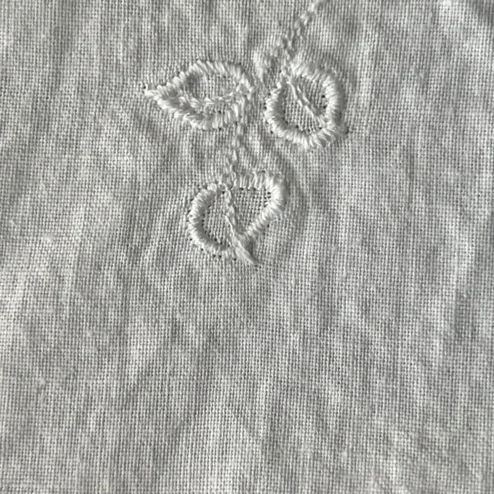 Embroidered Floral Cotton Placemats White Scalloped Edges Embroidered